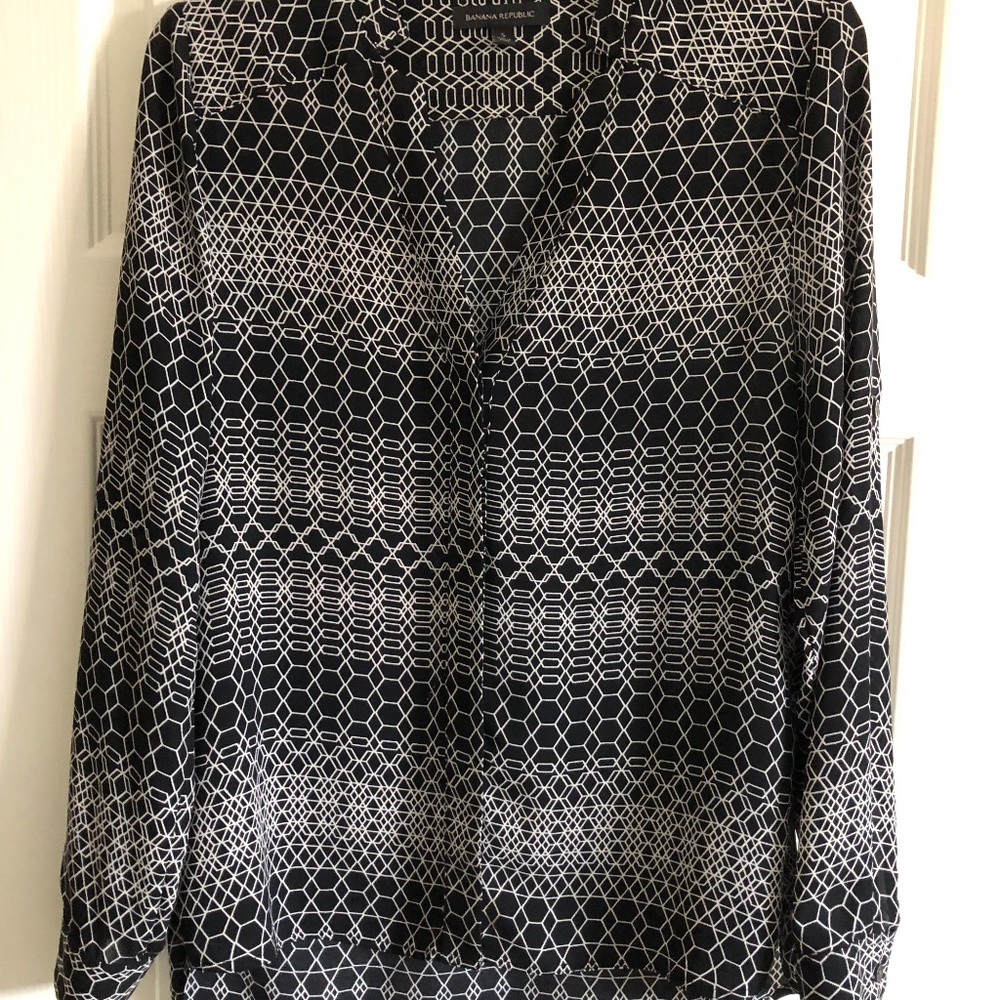 Banana Republic black/white patterned top size S